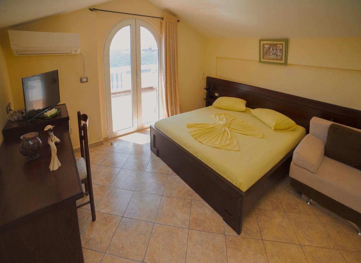 Hotel Serxho ซารานเดอ ภายนอก รูปภาพ